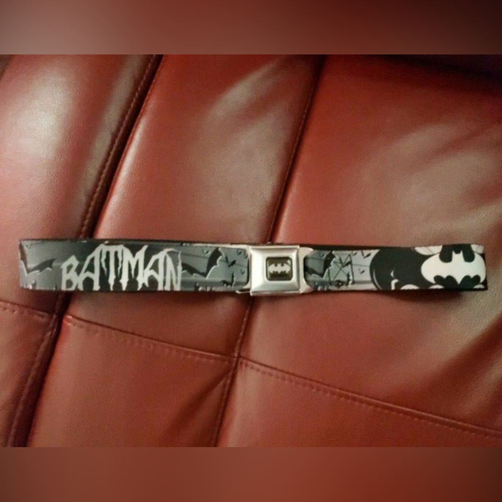 Batman Black Silver Seatbelt Belt - Bat Signals & Flying Bats BlackWhite Webbing - Picture 4 of 10